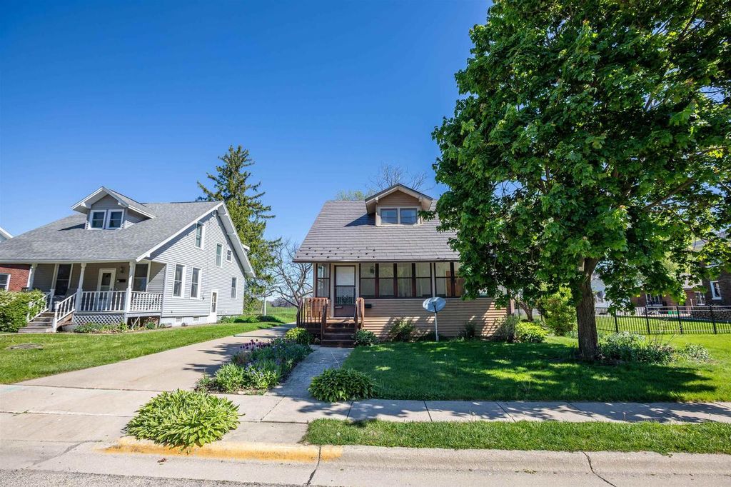 Photo of 306 W Chapel STREET, Dodgeville, WI 53533 (MLS # 2023019)