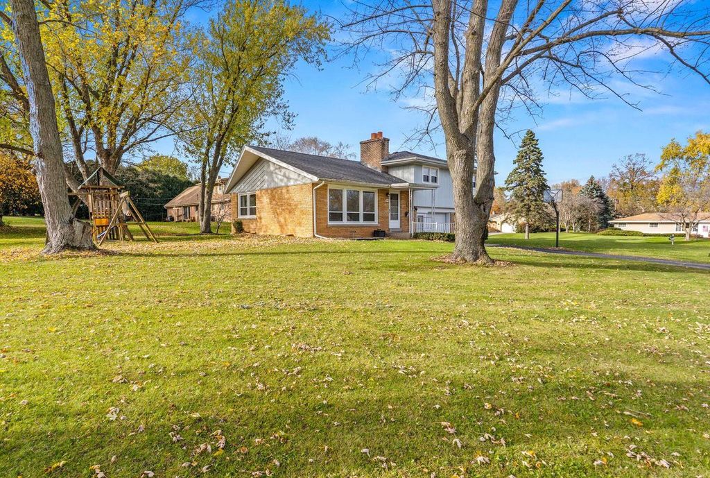 Photo of 3465 Wilshire ROAD, Brookfield, WI 53045 (MLS # 1942695)