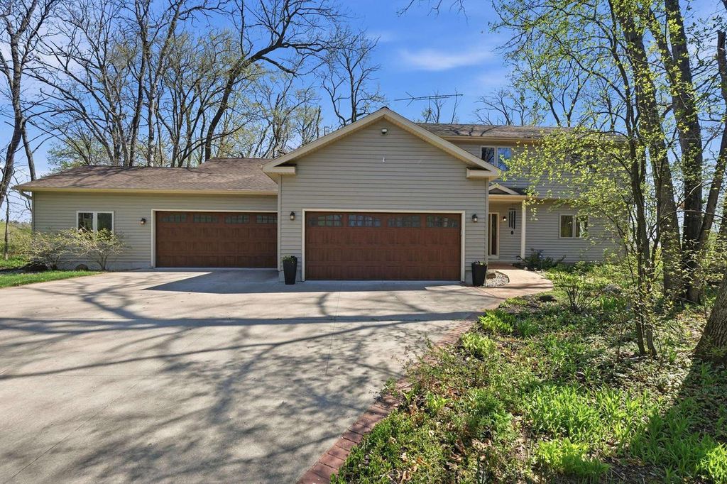 Photo of 498 Meander Wood ROAD, Oregon, WI 53575 (MLS # 2020577)