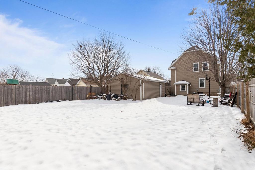 Photo of 242 W 14th AVENUE, Oshkosh, WI 54902 (MLS # 50320938)
