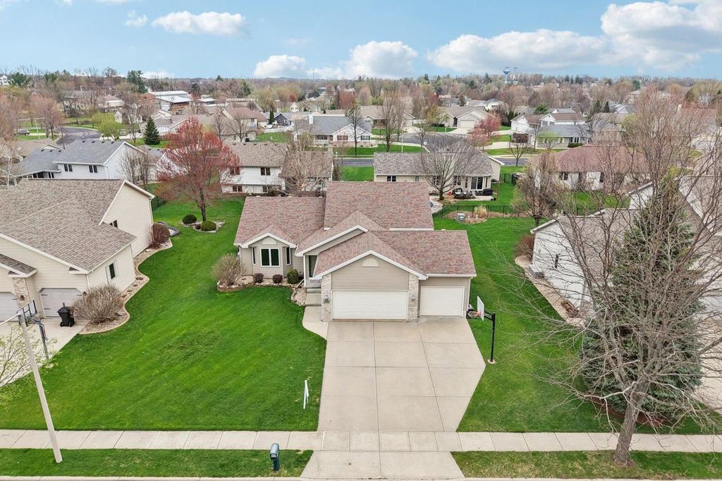 Photo of 316 Burl Oak DRIVE, Deforest, WI 53532 (MLS # 2017725)