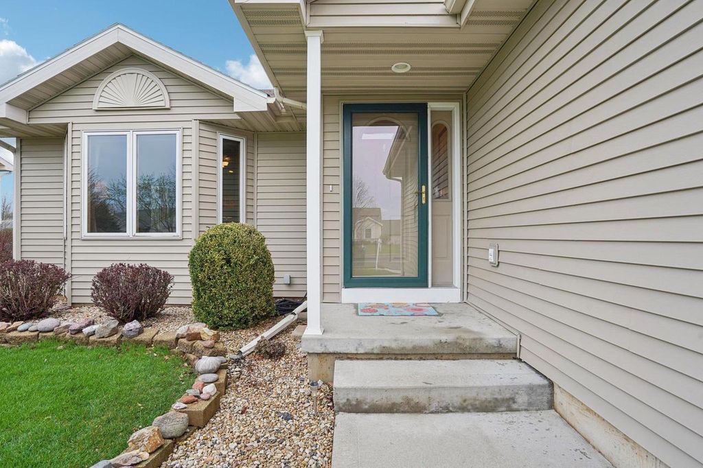 Photo of 316 Burl Oak DRIVE, Deforest, WI 53532 (MLS # 2017725)