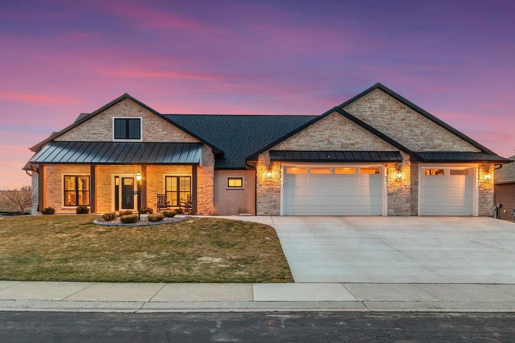 Photo of 532 Royal St Pats DRIVE, Wrightstown, WI 54180 (MLS # 50323045)
