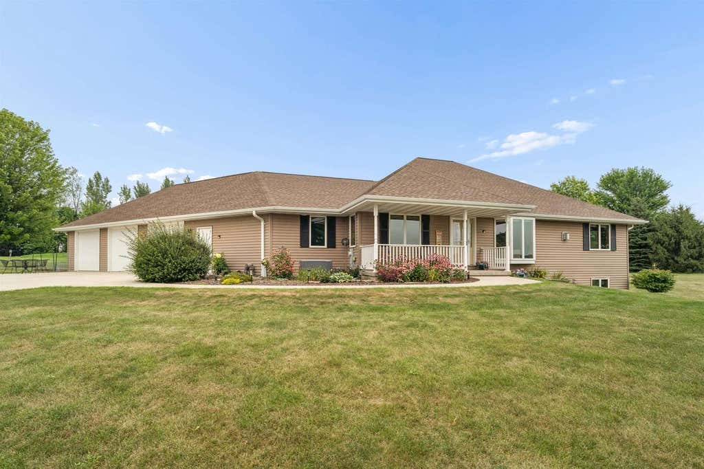 Photo of 2117 Deer Haven ROAD, Greenleaf, WI 54126 (MLS # 50330935)