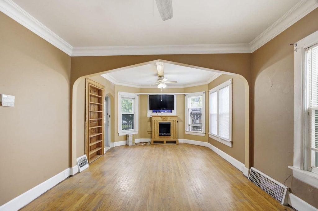 Photo of 1813 N Wisconsin STREET, Racine, WI 53402 (MLS # 1979719)