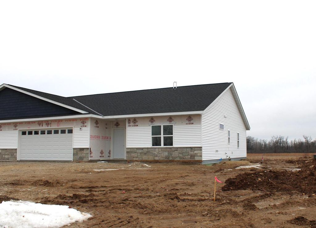 Photo of 920 Drumlin DRIVE, Kewaskum, WI 53040 (MLS # 1945814)