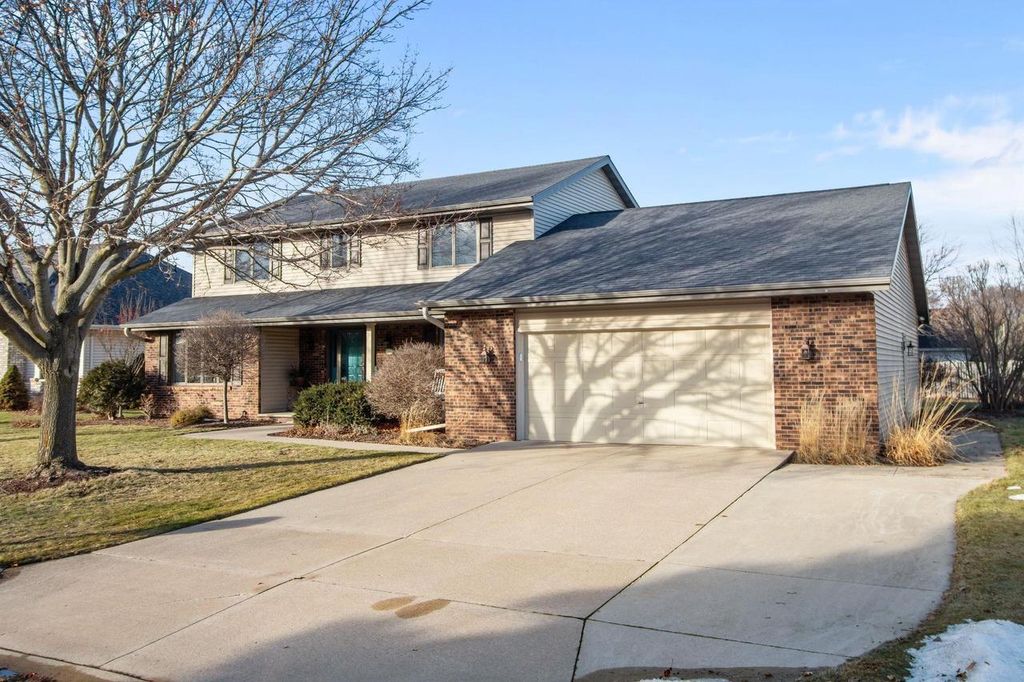 Photo of 804 Heather LANE, Neenah, WI 54956 (MLS # 50319971)