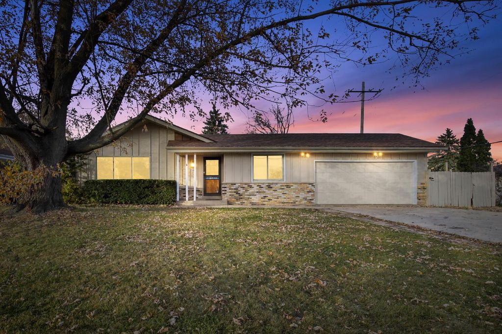 Photo of 3850 W College AVENUE, Greenfield, WI 53221 (MLS # 1962799)