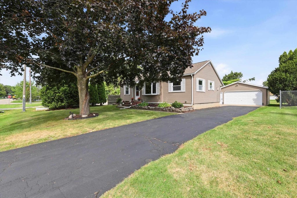 Photo of 2412 Carleton AVENUE, Appleton, WI 54915 (MLS # 50331740)