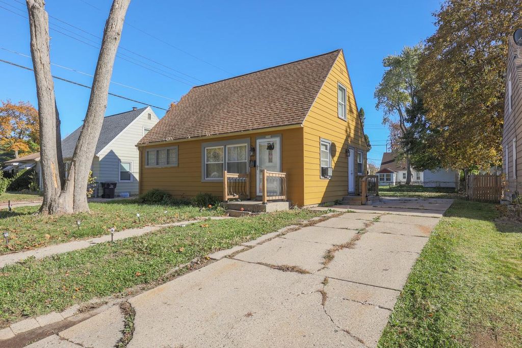 Photo of 5728 N 57th STREET, Milwaukee, WI 53218 (MLS # 1943464)