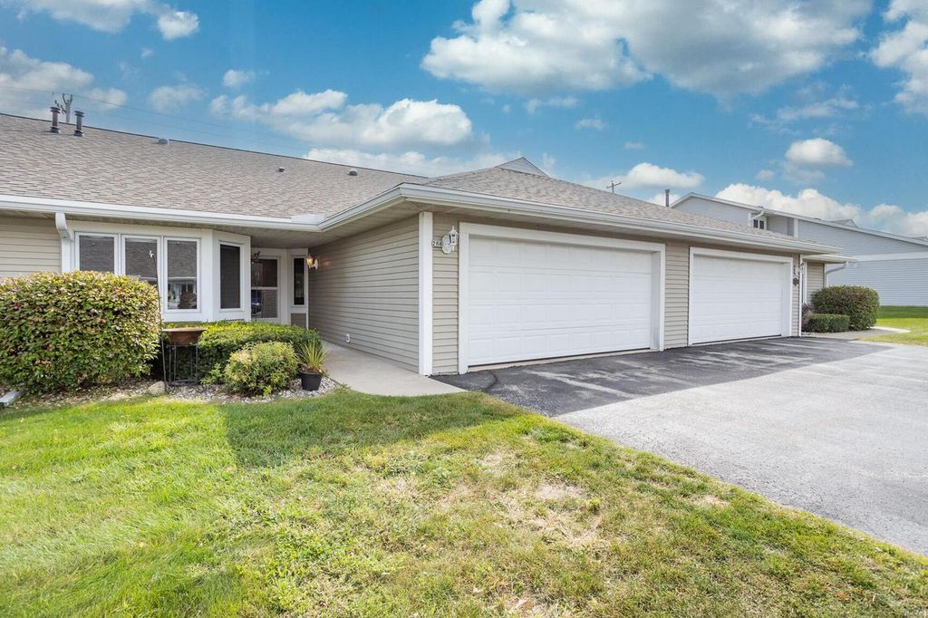 Photo of 266 Hartford SQUARE #3, Hartford, WI 53027 (MLS # 1935376)