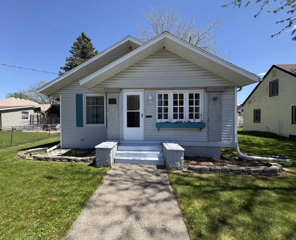 Photo of 624 N Pine STREET, Janesville, WI 53548 (MLS # 2023231)