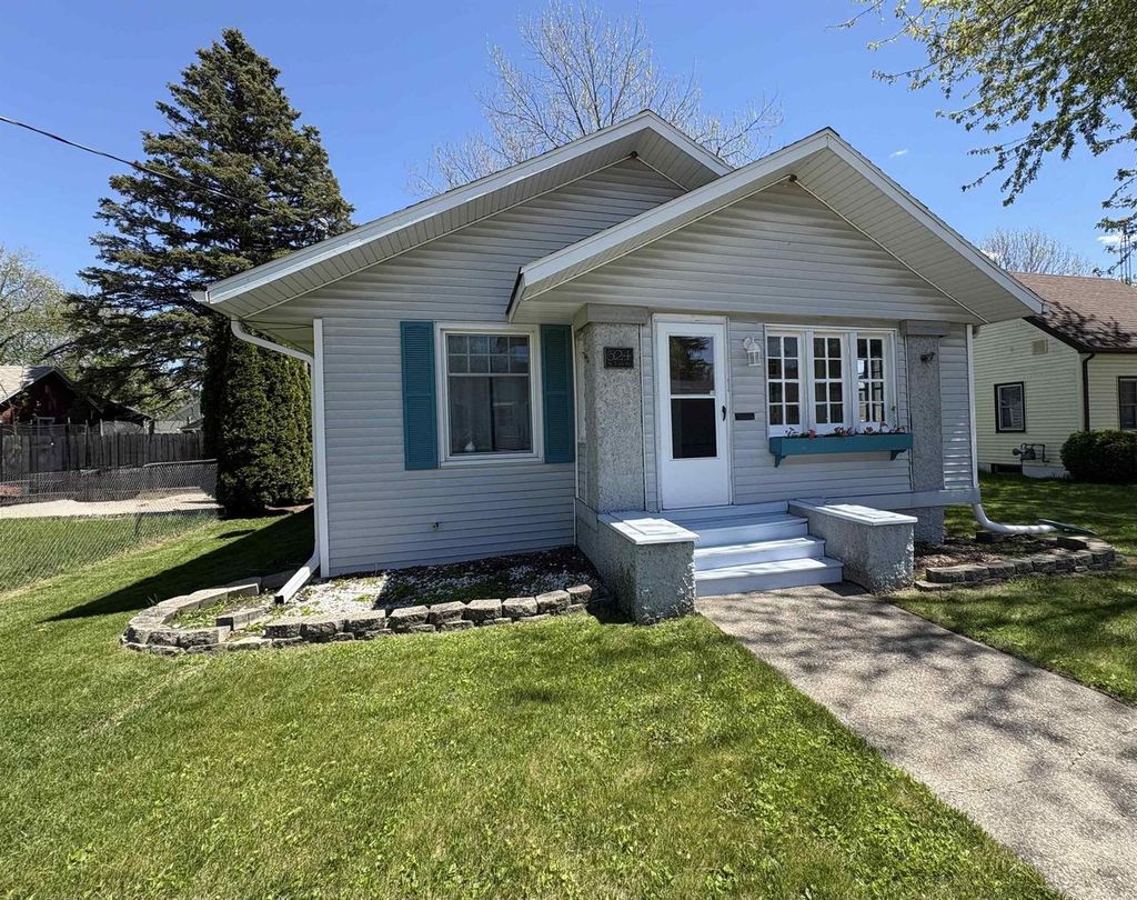Photo of 624 N Pine STREET, Janesville, WI 53548 (MLS # 2023231)