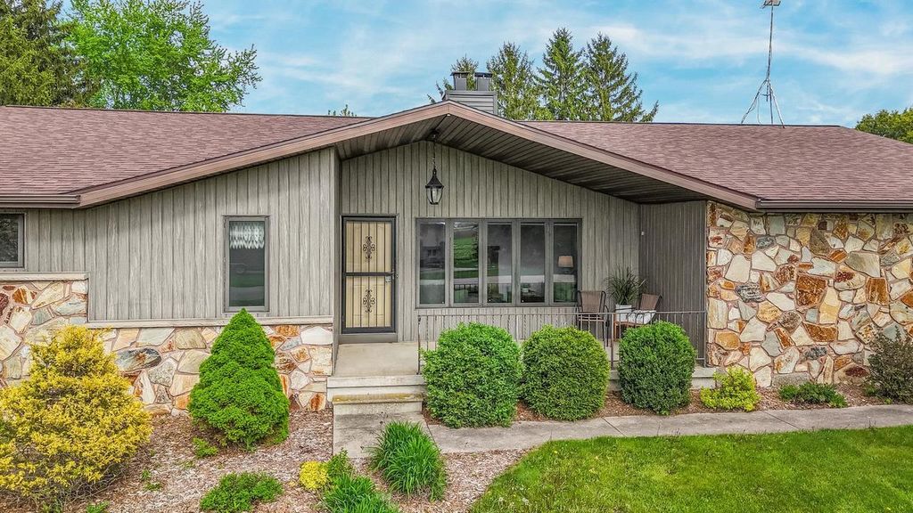 Photo of N8060 Maass ROAD, Seymour, WI 54165 (MLS # 50325899)