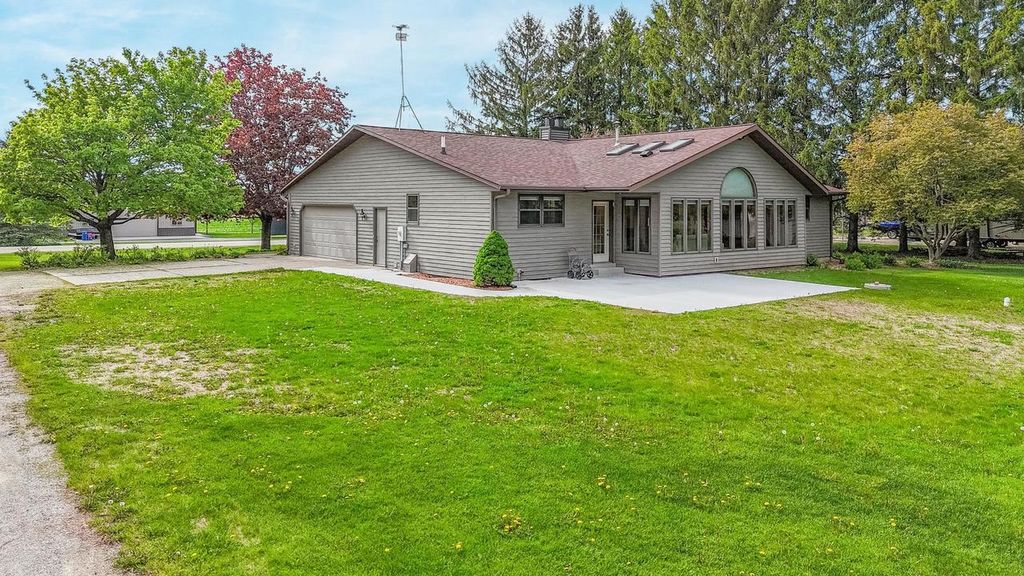 Photo of N8060 Maass ROAD, Seymour, WI 54165 (MLS # 50325899)