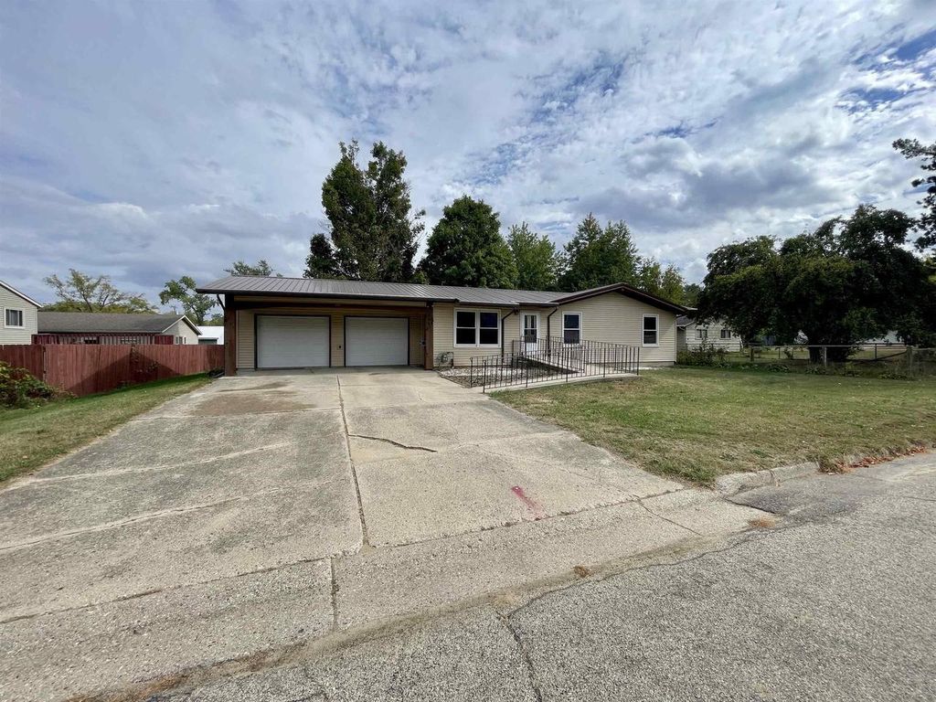 Photo of 302 N 5th AVENUE, Albany, WI 53502 (MLS # 2010230)