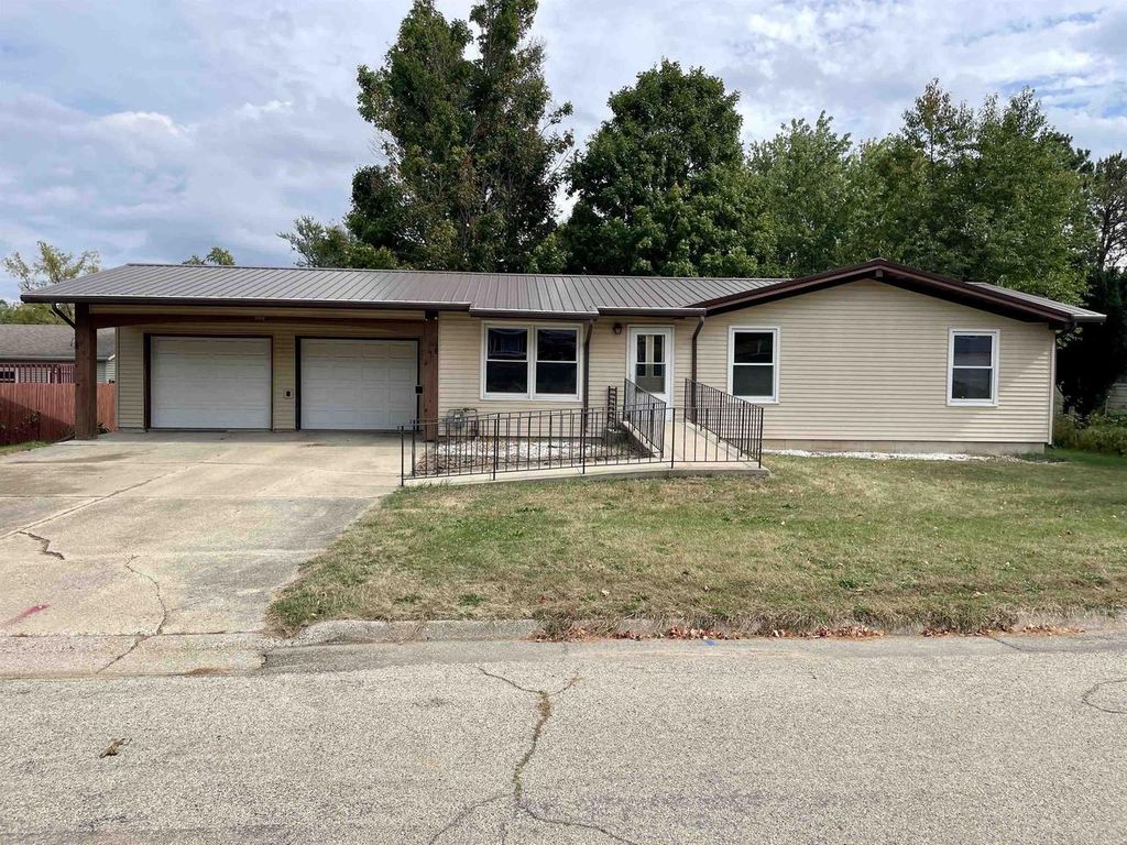 Photo of 302 N 5th AVENUE, Albany, WI 53502 (MLS # 2010230)