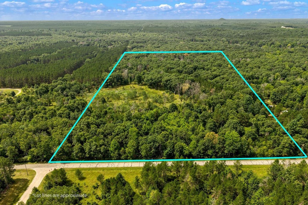 Photo of 689 6th AVENUE, Hancock, WI 54943 (MLS # 2030957)