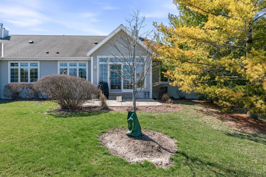 Photo of 1668 Iroquois AVENUE, Grafton, WI 53024 (MLS # 1954723)