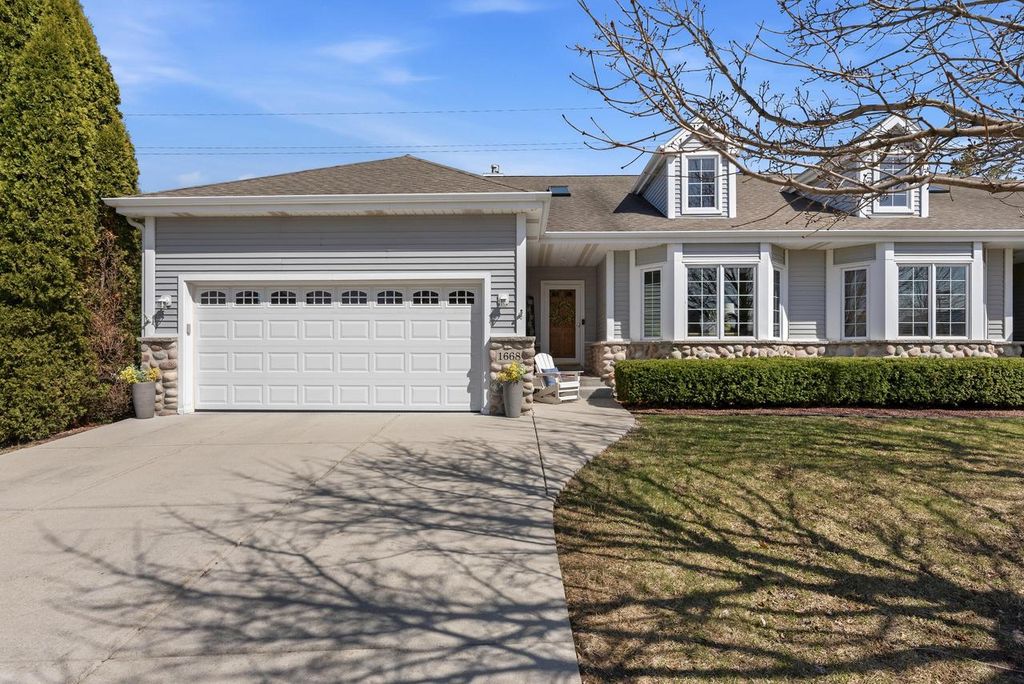 Photo of 1668 Iroquois AVENUE, Grafton, WI 53024 (MLS # 1954723)