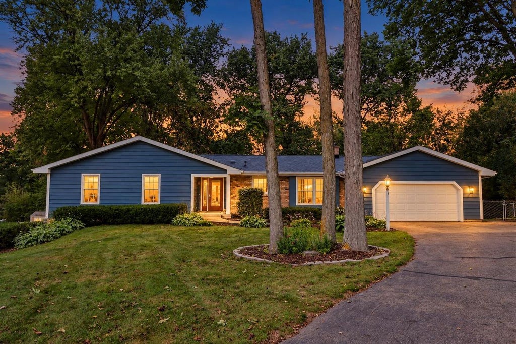 Photo of 4550 Sundance COURT, Cottage Grove, WI 53527 (MLS # 2033293)