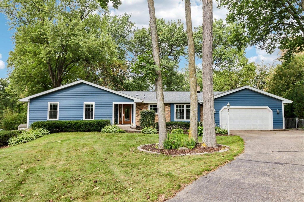 Photo of 4550 SUNDANCE COURT, Cottage Grove, WI 53527 (MLS # 2033293)