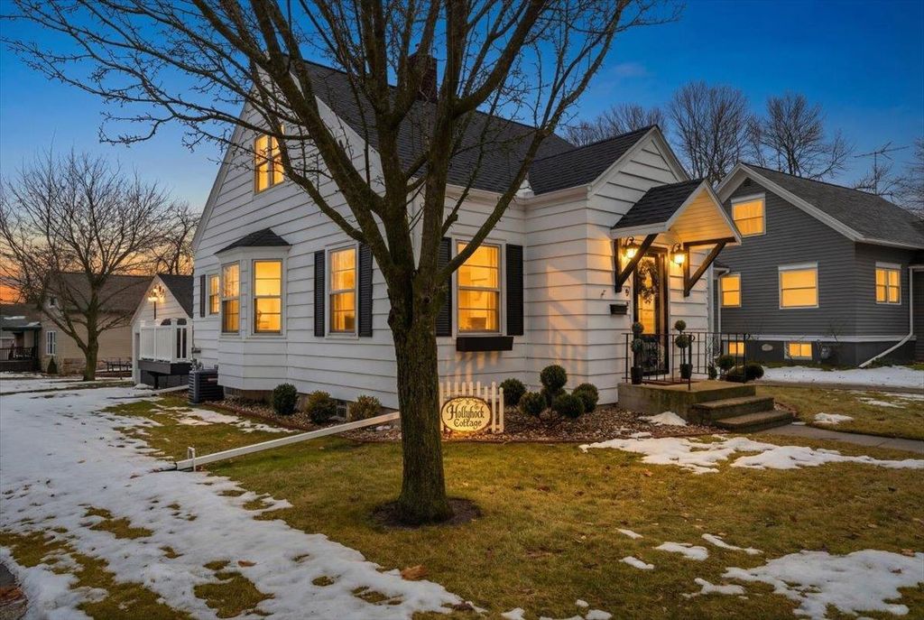 Photo of 1402 Dodge STREET, Kewaunee, WI 54216 (MLS # 50319396)