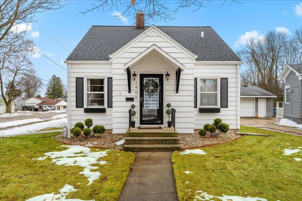 Photo of 1402 Dodge STREET, Kewaunee, WI 54216 (MLS # 50319396)