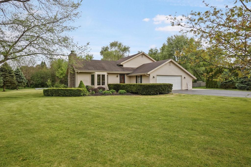 Photo of S92W35305 Barbary COURT, Eagle, WI 53119 (MLS # 1963247)