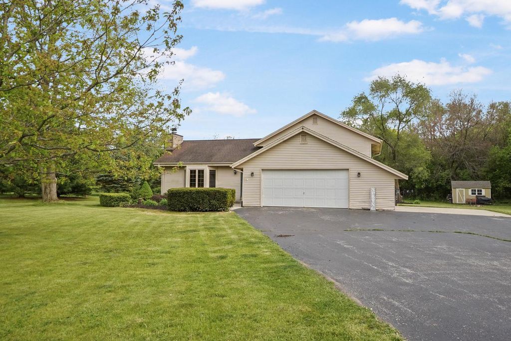 Photo of S92W35305 Barbary COURT, Eagle, WI 53119 (MLS # 1963247)