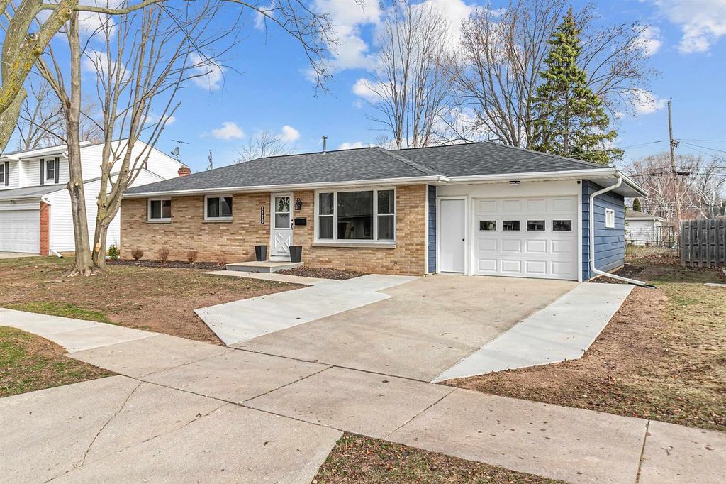 Photo of 1170 Raleigh STREET, Green Bay, WI 54304 (MLS # 50320292)