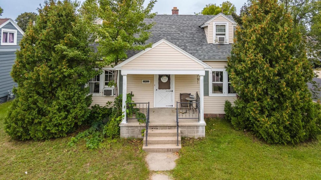 Photo of 924 N 4th AVENUE, Wausau, WI 54401 (MLS # 22604657)