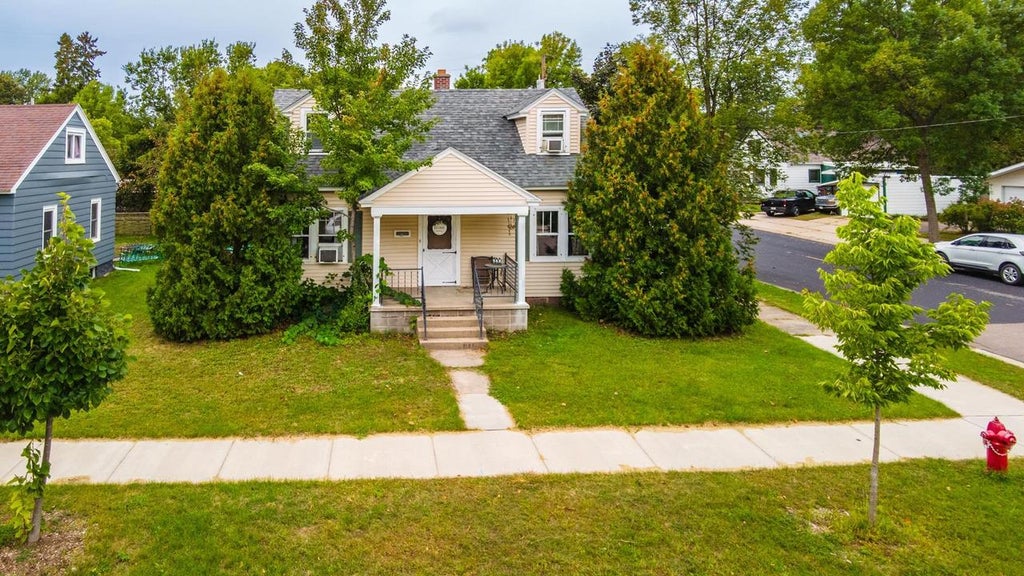 Photo of 924 N 4th AVENUE, Wausau, WI 54401 (MLS # 22604657)