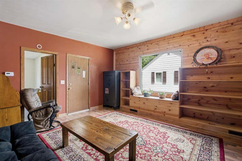 Photo of 915 W Hawes AVENUE, Appleton, WI 54914 (MLS # 50328257)