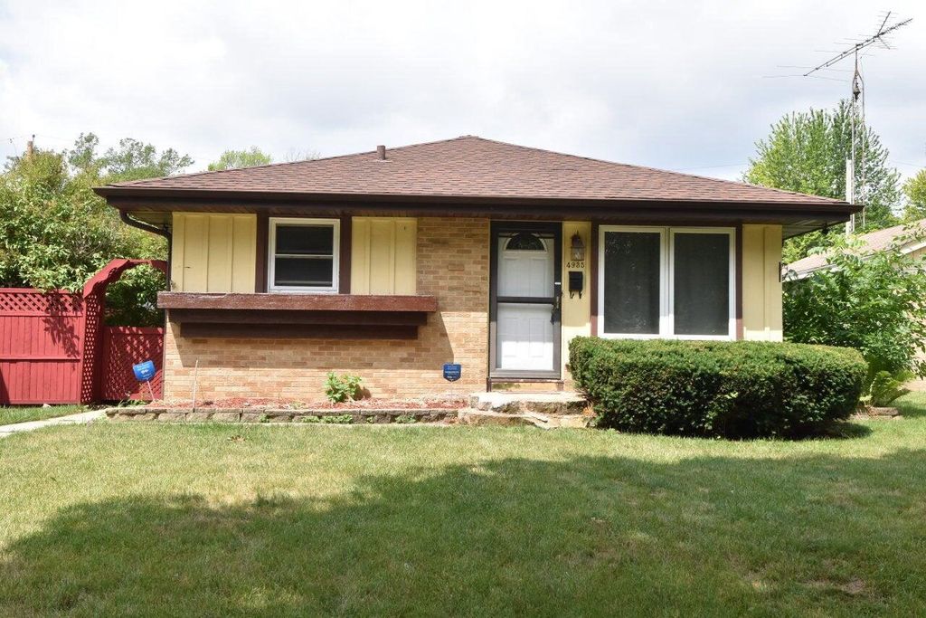 Photo of 4935 N 88th STREET, Milwaukee, WI 53225 (MLS # 1939056)
