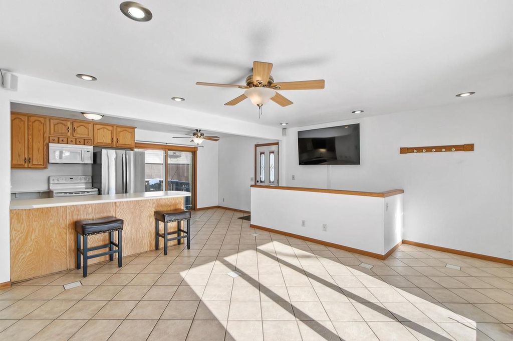 Photo of 137 Belmont ROAD, Madison, WI 53714 (MLS # 2015826)