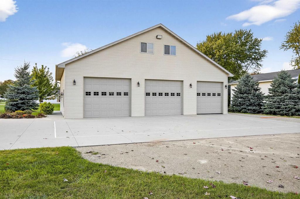Photo of N3507 County Rd E Rd, Appleton, WI 54913 (MLS # 50316150)