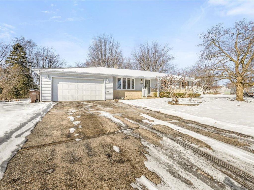 Photo of 231 Center STREET, Sharon, WI 53585 (MLS # 2016309)