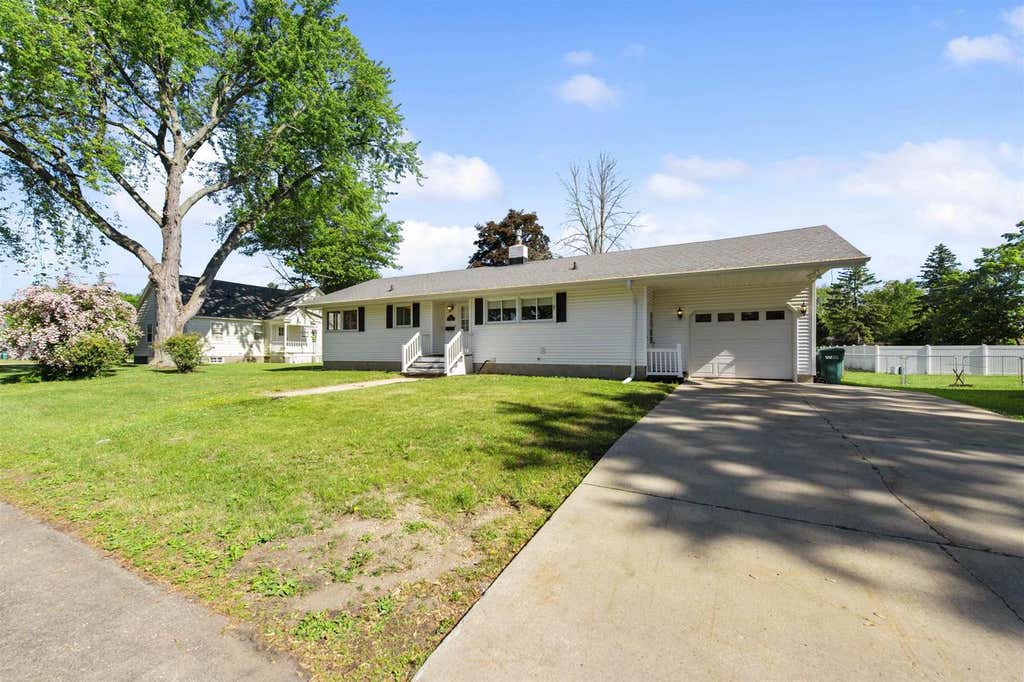 Photo of 1024 W Hosmer STREET, Marinette, WI 54143 (MLS # 50327522)