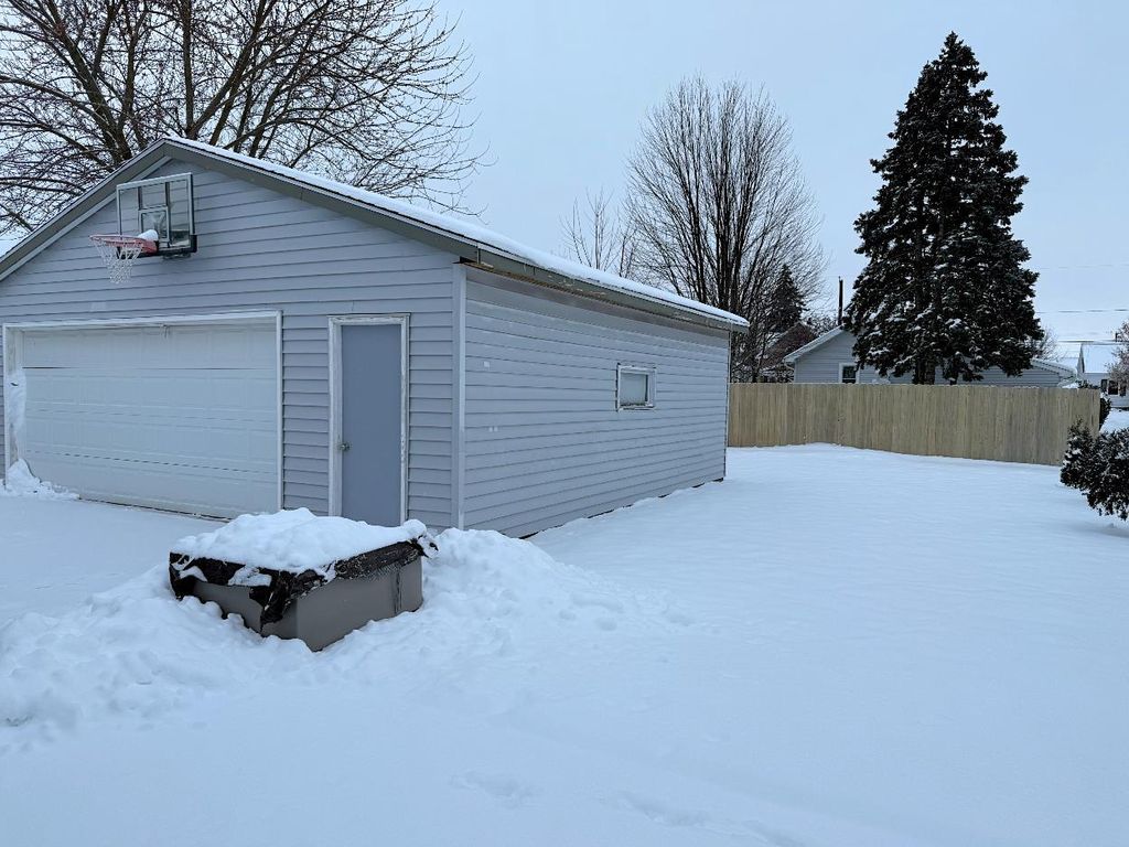 Photo of 843 Bismarck AVENUE, Oshkosh, WI 54902 (MLS # 50318870)