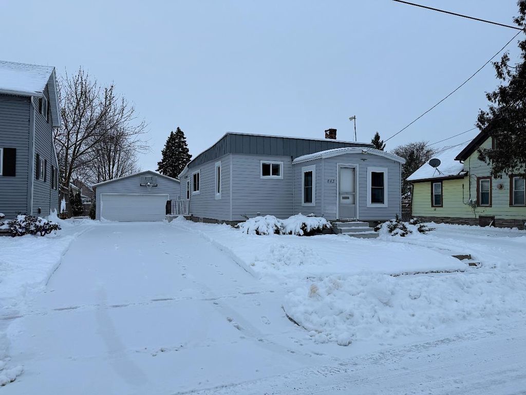 Photo of 843 Bismarck AVENUE, Oshkosh, WI 54902 (MLS # 50318870)