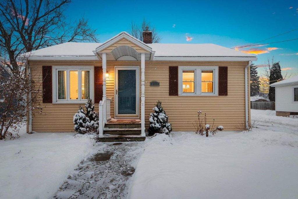 Photo of 1630 Crooks STREET, Green Bay, WI 54302 (MLS # 50319623)