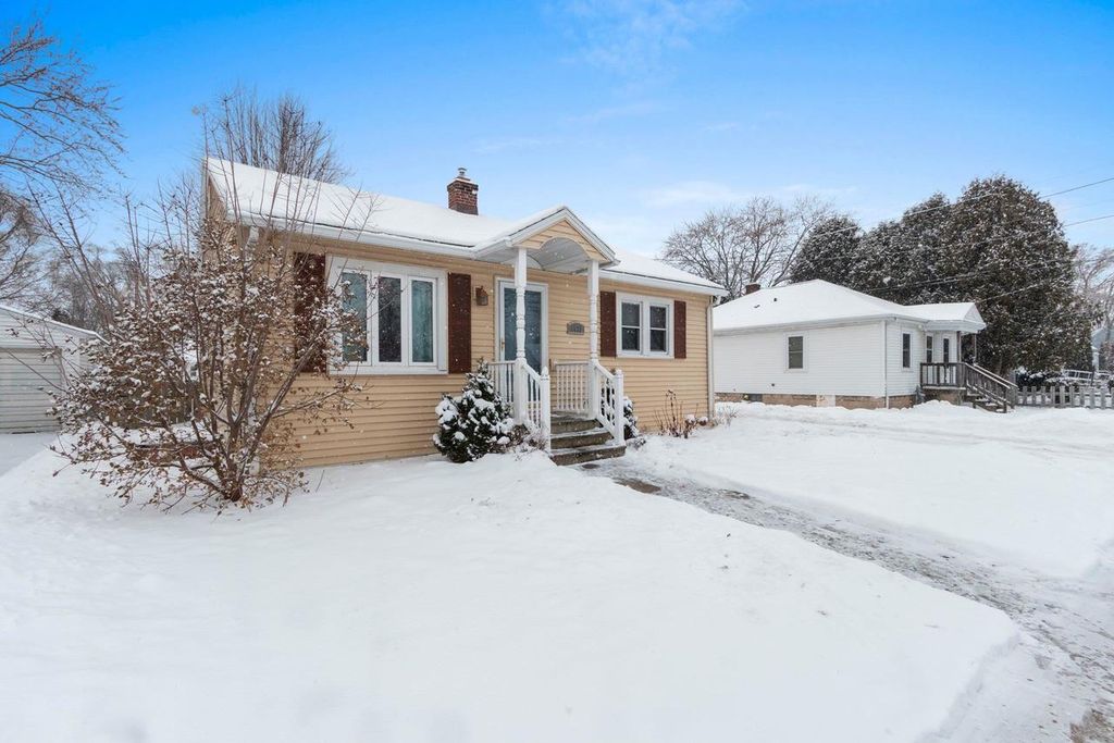 Photo of 1630 Crooks STREET, Green Bay, WI 54302 (MLS # 50319623)