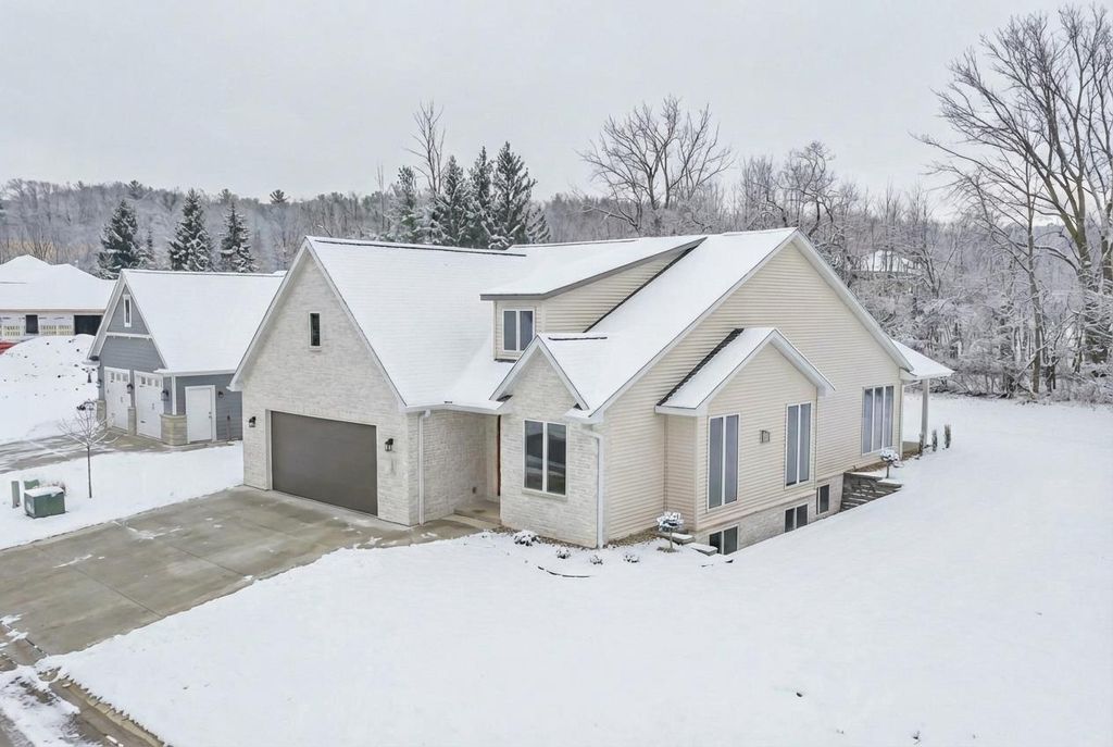 Photo of 1780 Bobby Jones DRIVE, De Pere, WI 54115 (MLS # 50320197)