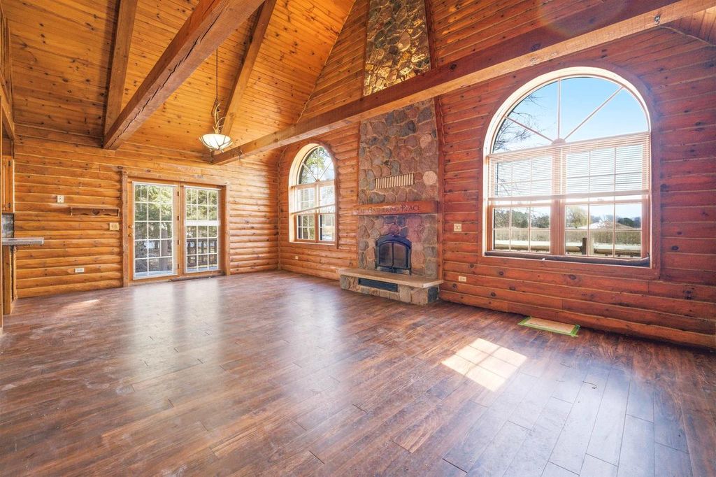 Photo of N8665 Firelane 10 Rd, Menasha, WI 54952 (MLS # 50321745)