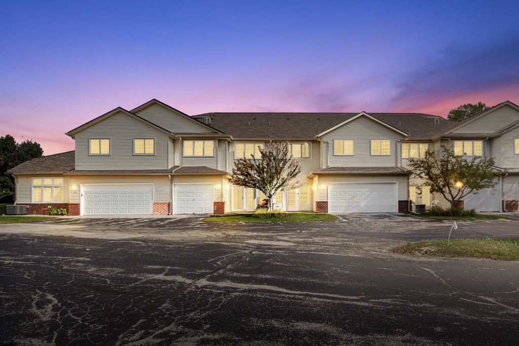 Photo of 2426 Fox River PARKWAY #G, Waukesha, WI 53189 (MLS # 1937540)