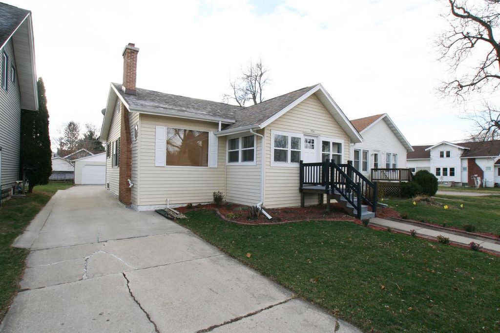 Photo of 906 Benton AVENUE, Janesville, WI 53545 (MLS # 2013260)