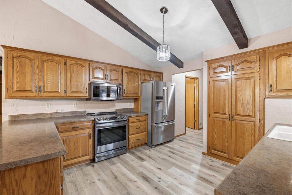 Photo of 343 E Le Capitaine CIRCLE, Green Bay, WI 54302 (MLS # 1969071)