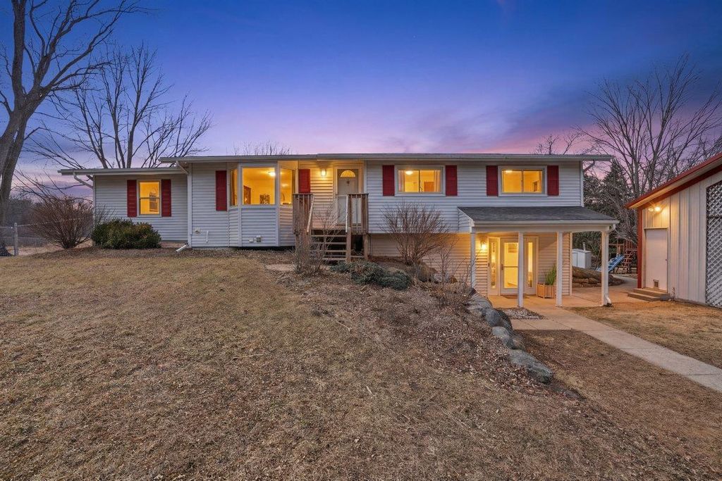 Photo of 497 Sugar Hill ROAD, Brooklyn, WI 53521 (MLS # 2017585)