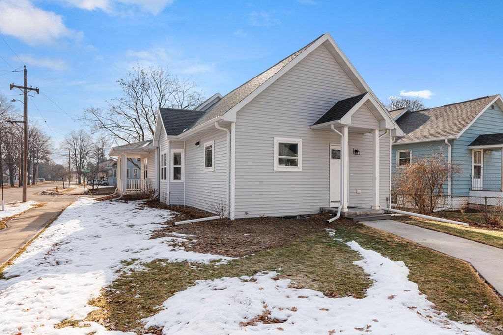 Photo of 900 S Greenwood AVENUE, Green Bay, WI 54304 (MLS # 50321297)
